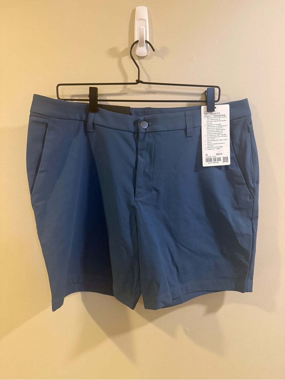 lululemon athletica Men's Slate Blue Flat-Front Shorts